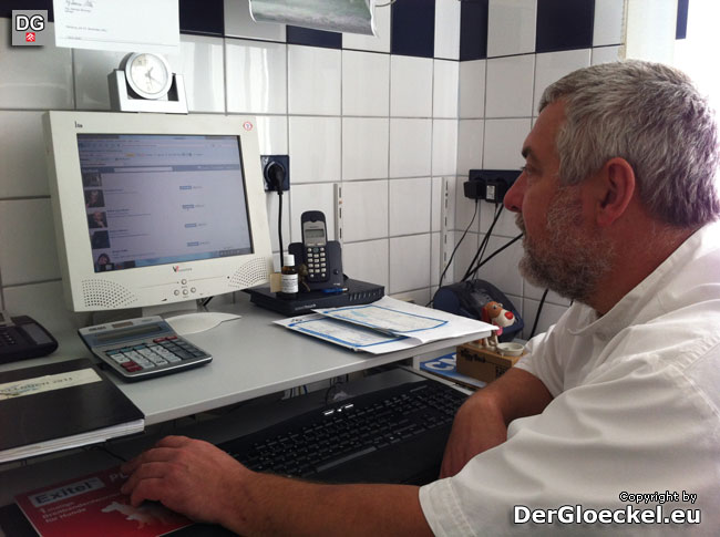 Tierarzt Mag. Christian Hofmann ist nunmehr begeistert von der Facebook-Gemeinschaft | Foto: DerGloeckel.eu